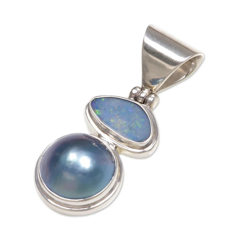 multi-strand necklace for women -Handmade Sterling Silver 'Eclipse of Blue' Pearl Pendant (14 mm) (Indonesia) - Blue